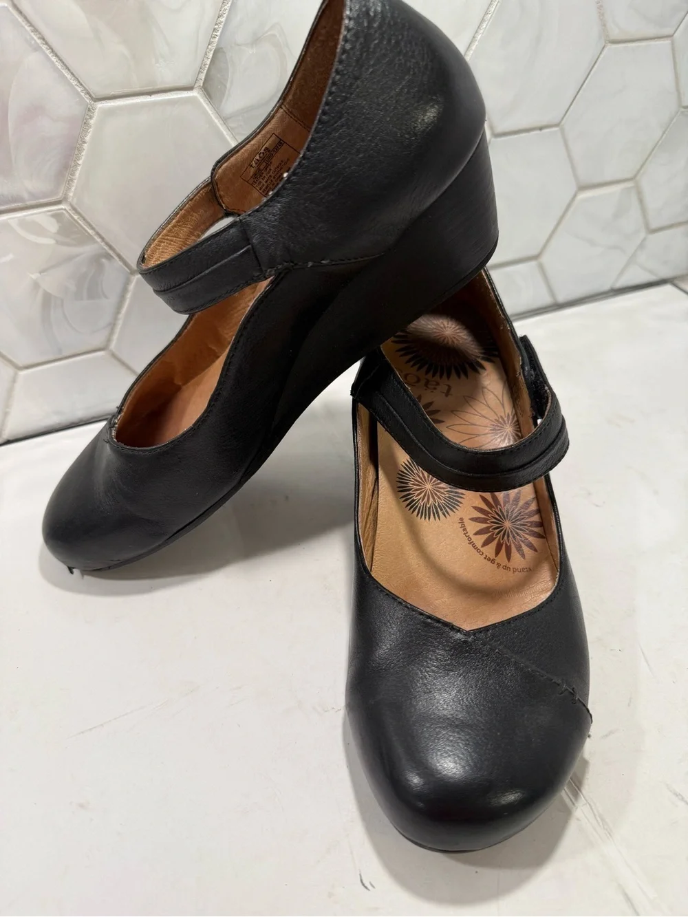 Taos Urge Black Leather Mary Jane Wedge Heel Shoes Size 8 Ankle Strap